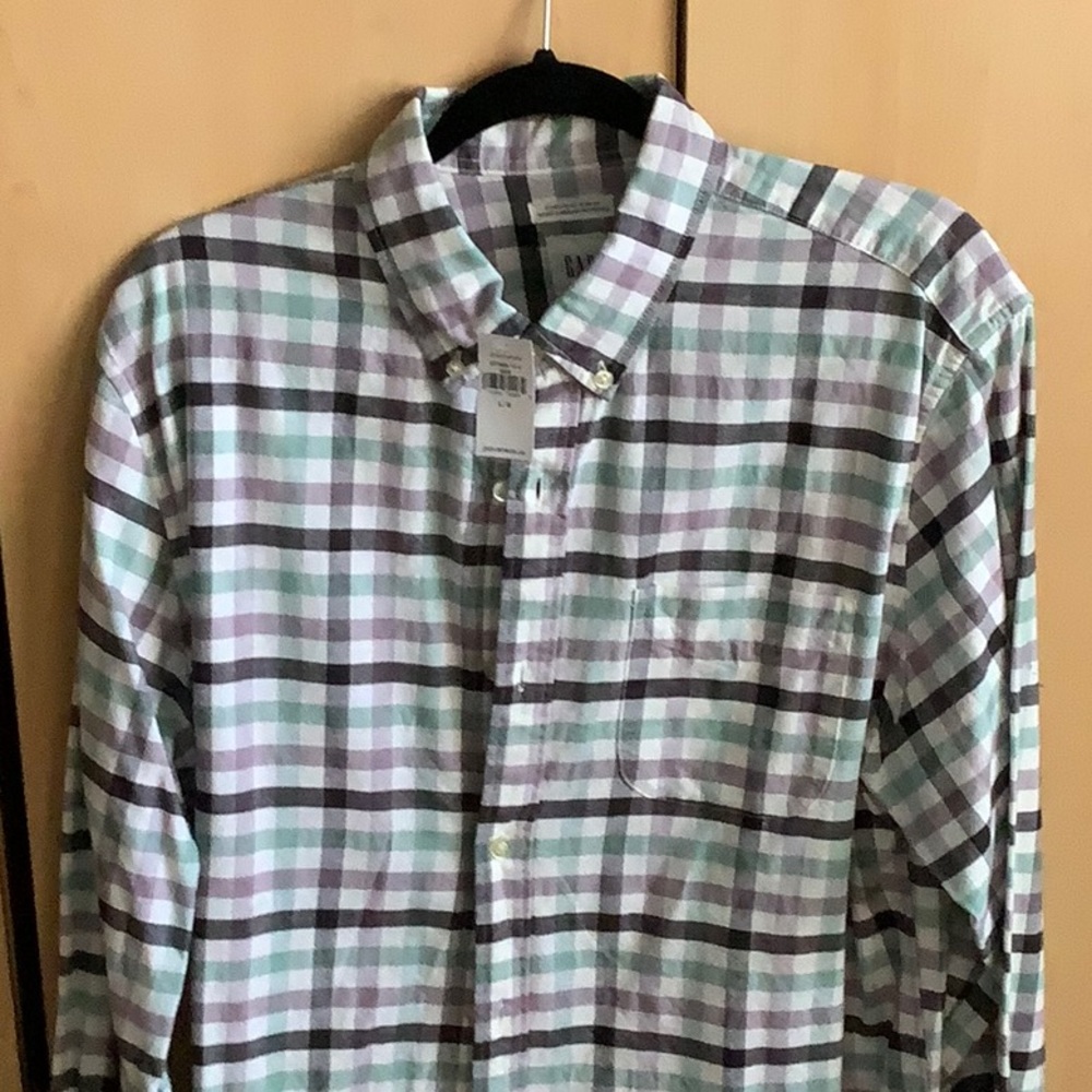 Gap Long Sleeve button collar oxford shirt.   Size Large.
